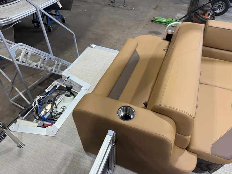 Slide: The Image of Tahoe Sport 2380 Cruise Rear Bench (CRB) & Honda 4-Stroke EFI 2026 - 17