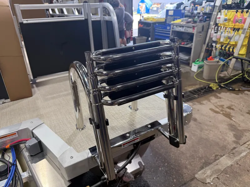 Slide: The Image of Tahoe Sport 2380 Cruise Rear Bench (CRB) & Honda 4-Stroke EFI 2026 - 39