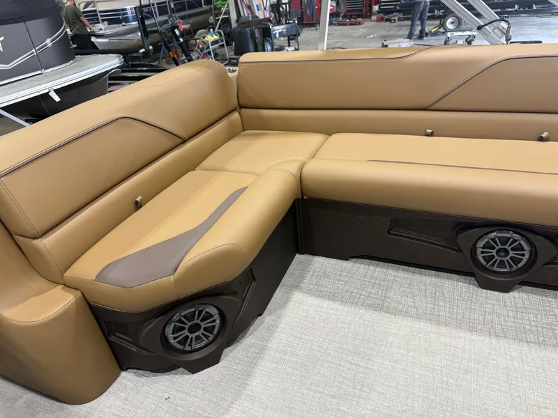Slide: The Image of Tahoe Sport 2380 Cruise Rear Bench (CRB) & Honda 4-Stroke EFI 2026 - 30