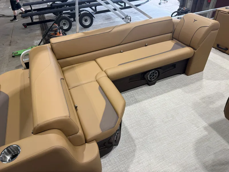 Slide: The Image of Tahoe Sport 2380 Cruise Rear Bench (CRB) & Honda 4-Stroke EFI 2026 - 16