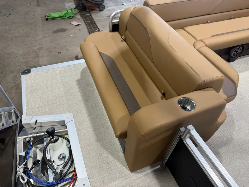 Slide: The Image of Tahoe Sport 2380 Cruise Rear Bench (CRB) & Honda 4-Stroke EFI 2026 - 20