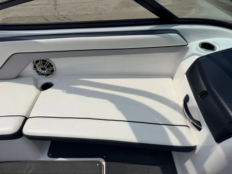 Slide: The Image of Yamaha AR192 Jet Boat 210HP Supercharged 1.8L & Single Axle Trailer 2016 - 32