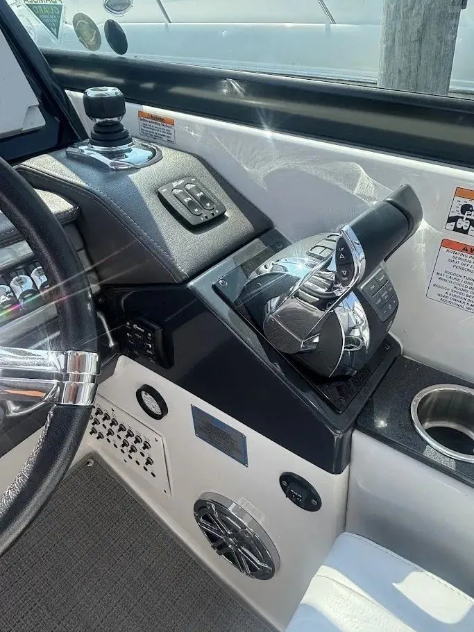 Slide: The Image of Formula 330 Crossover Bowrider 2016 - 12