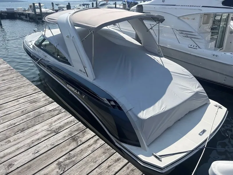 Slide: The Image of Formula 330 Crossover Bowrider 2016 - 2