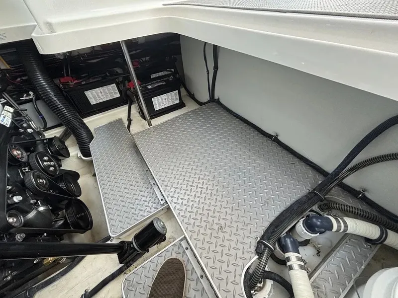 Slide: The Image of Formula 330 Crossover Bowrider 2016 - 29
