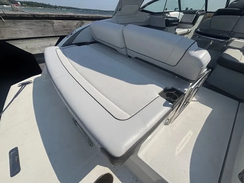 Slide: The Image of Formula 330 Crossover Bowrider 2016 - 4