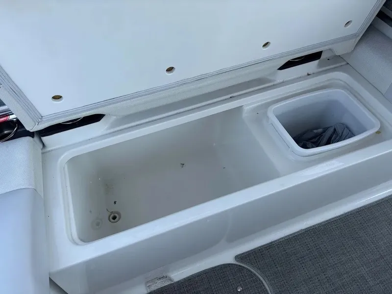 Slide: The Image of Formula 330 Crossover Bowrider 2016 - 37