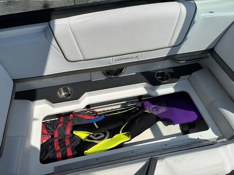 Slide: The Image of Formula 330 Crossover Bowrider 2016 - 40