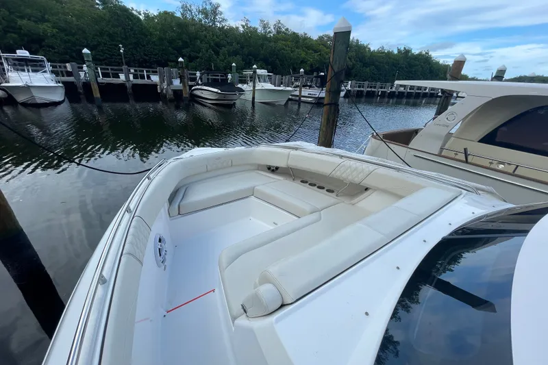 Slide: The Image of 2022 Regal 33 SAV boat docked with spacious seating area. - 17