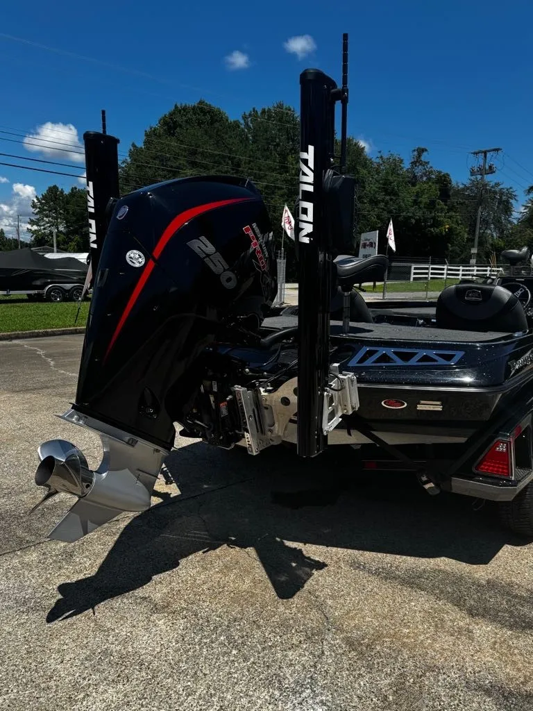 Slide: The Image of A 2021 Ranger Z521L boat with a powerful outboard motor and Talon anchors. - 18