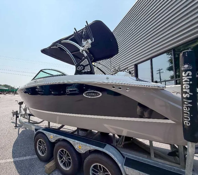 Slide: The Image of Cobalt R3 Surf 2019 - 6