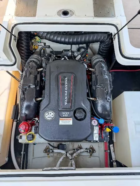 Slide: The Image of Cobalt R3 Surf 2019 - 19