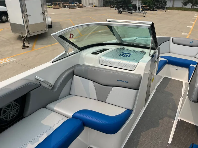 Slide: The Image of MasterCraft X30 2016 - 17