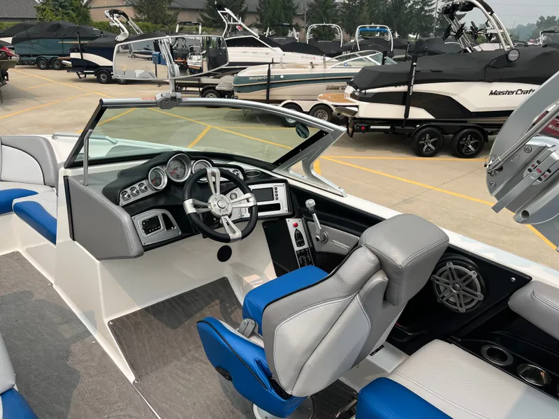 Slide: The Image of MasterCraft X30 2016 - 13