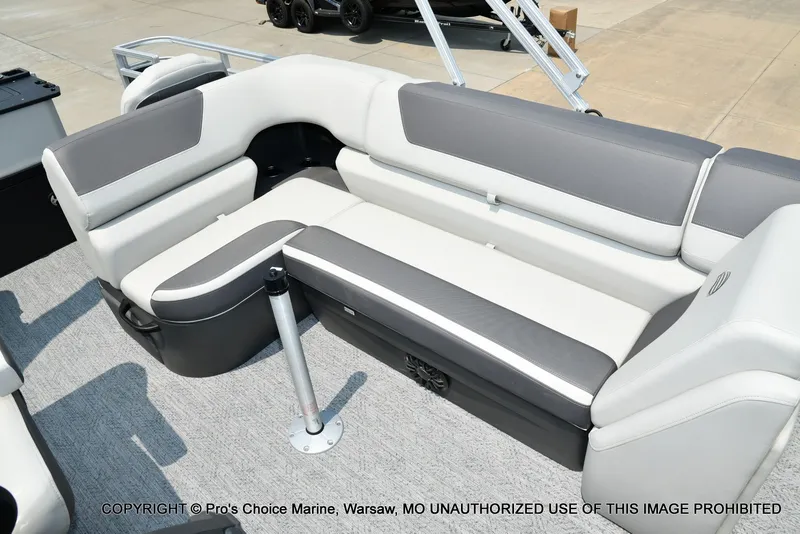 Slide: The Image of Sun Tracker Fishin' Barge 22 DLX 2027 - 54