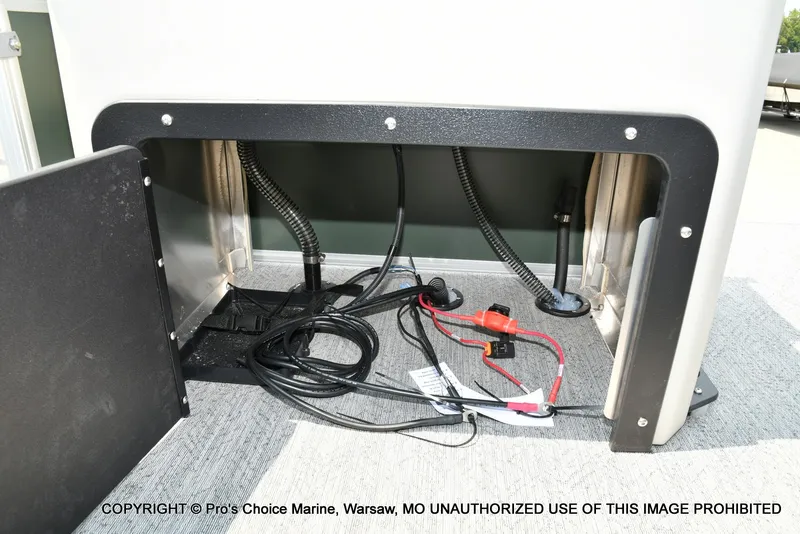 Slide: The Image of Sun Tracker Fishin' Barge 22 DLX 2027 - 50