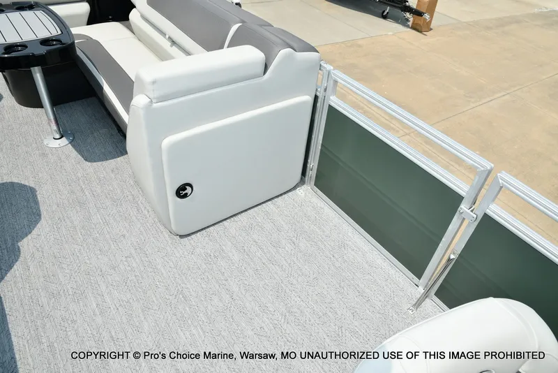 Slide: The Image of Sun Tracker Fishin' Barge 22 DLX 2027 - 31