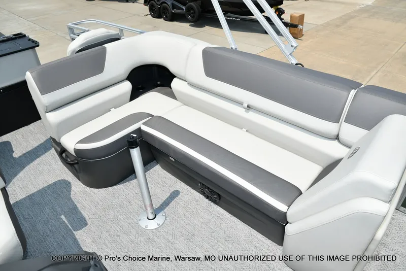 Slide: The Image of Sun Tracker Fishin' Barge 22 DLX 2027 - 19