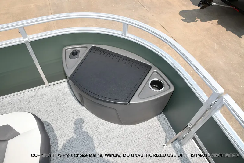 Slide: The Image of Sun Tracker Fishin' Barge 22 DLX 2027 - 27