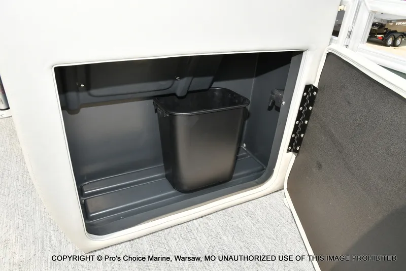 Slide: The Image of Sun Tracker Fishin' Barge 22 DLX 2027 - 32