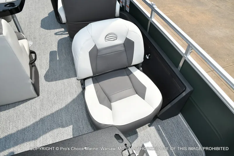 Slide: The Image of Sun Tracker Fishin' Barge 22 DLX 2027 - 18