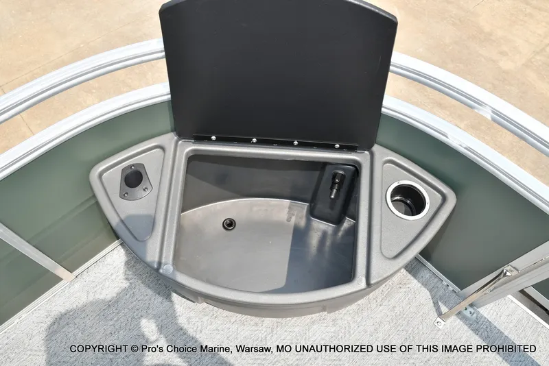 Slide: The Image of Sun Tracker Fishin' Barge 22 DLX 2027 - 28