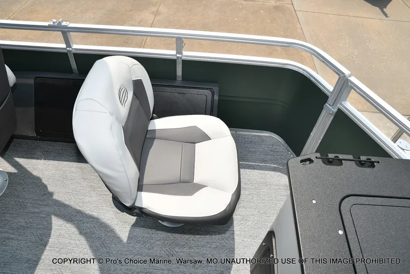 Slide: The Image of Sun Tracker Fishin' Barge 22 DLX 2027 - 42