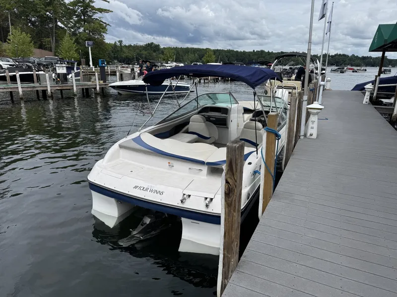 Slide: The Image of Four Winns 230 Horizon 2000 - 4