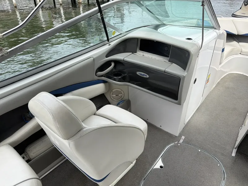 Slide: The Image of Four Winns 230 Horizon 2000 - 11