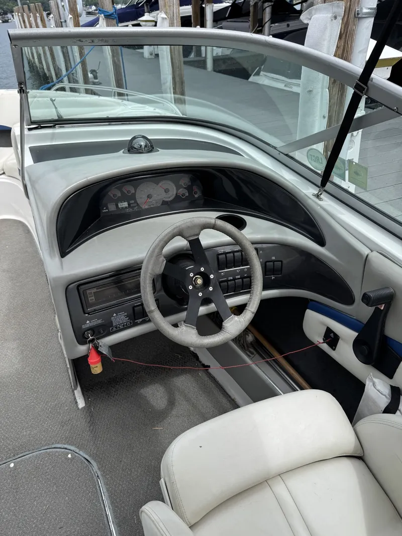 Slide: The Image of Four Winns 230 Horizon 2000 - 6