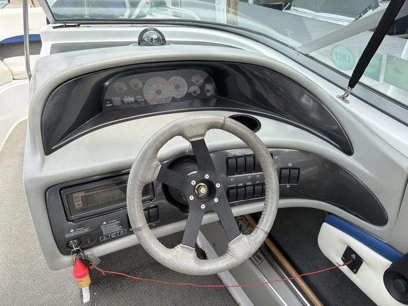 Slide: The Image of Four Winns 230 Horizon 2000 - 14