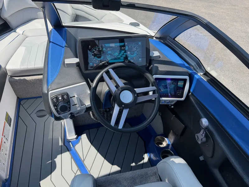 Slide: The Image of Malibu Wakesetter 25 LSV 2016 - 12
