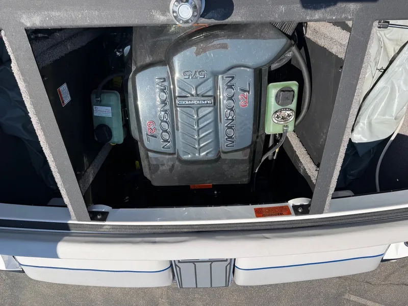 Slide: The Image of Malibu Wakesetter 25 LSV 2016 - 17