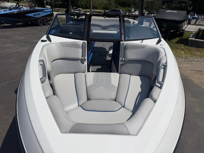 Slide: The Image of Malibu Wakesetter 25 LSV 2016 - 14