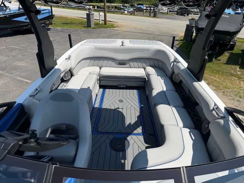 Slide: The Image of Malibu Wakesetter 25 LSV 2016 - 15