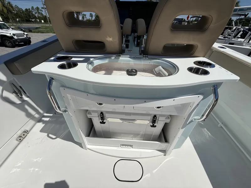 Slide: The Image of Sea Pro 292 2027 - 15