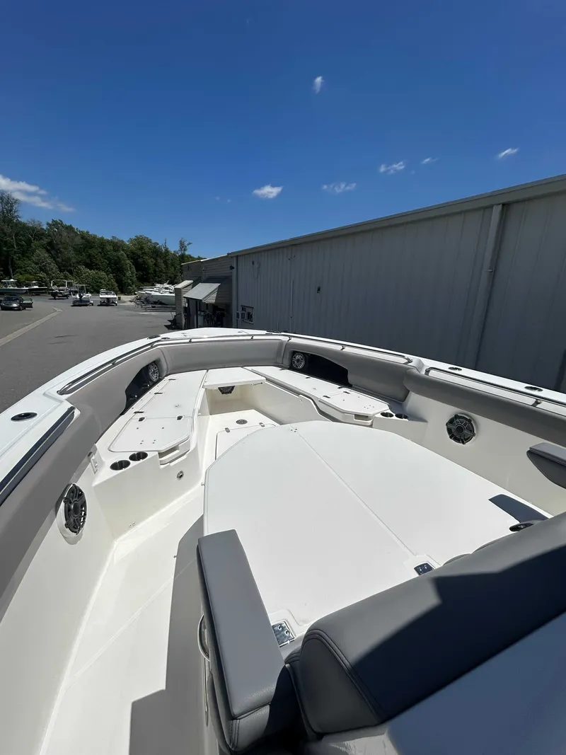 Slide: The Image of Boston Whaler 360 Outrage 2023 - 6