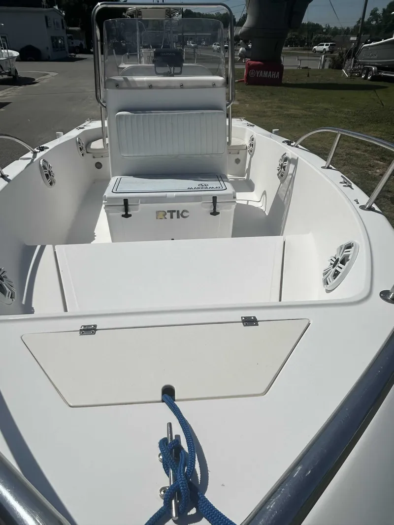Slide: The Image of A 2000 Sea Pro 180 CC boat with a white deck and blue rope. - 2