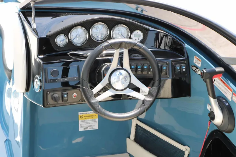 Slide: The Image of Stingray 225 SE 2020 - 24