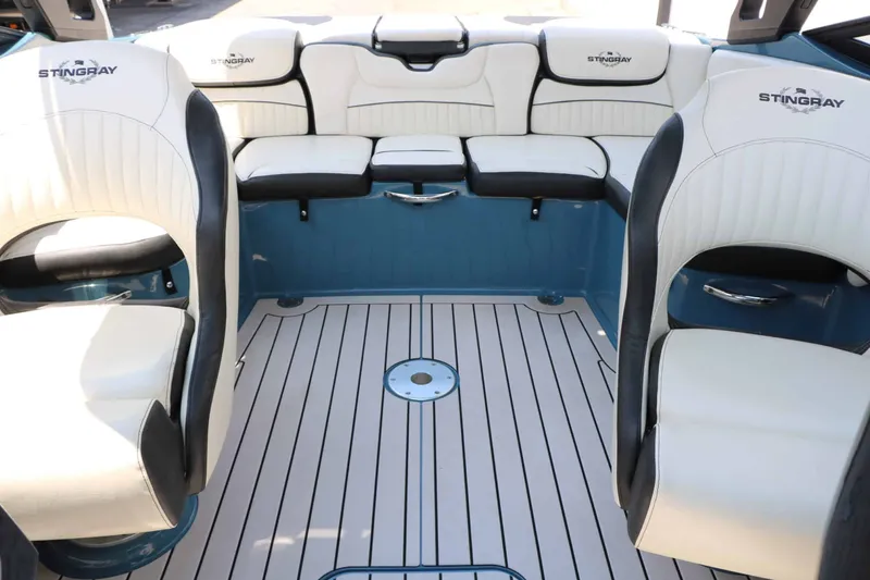 Slide: The Image of Stingray 225 SE 2020 - 29