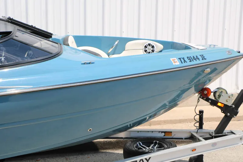 Slide: The Image of Stingray 225 SE 2020 - 16