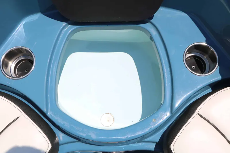 Slide: The Image of Stingray 225 SE 2020 - 48