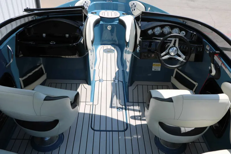 Slide: The Image of Stingray 225 SE 2020 - 23