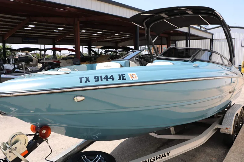Slide: The Image of Stingray 225 SE 2020 - 9