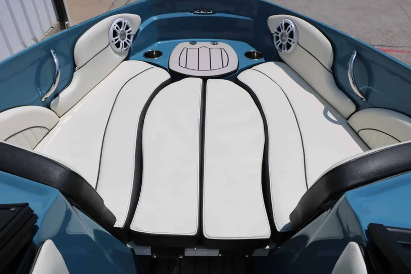 Slide: The Image of Stingray 225 SE 2020 - 47