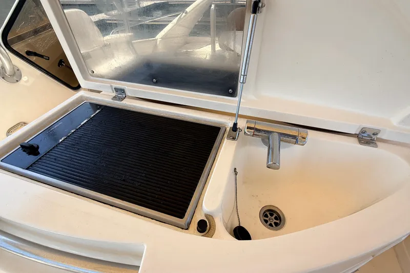 Slide: The Image of Outdoor sink and grill on a 2000 Fairline Squadron 55 yacht. - 28