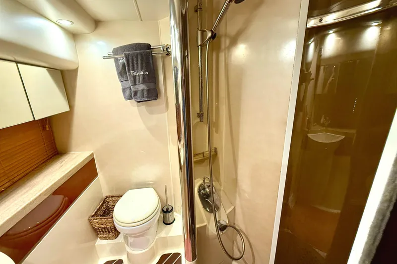 Slide: The Image of Luxurious bathroom on Fairline Squadron 55 yacht, year 2000. - 18