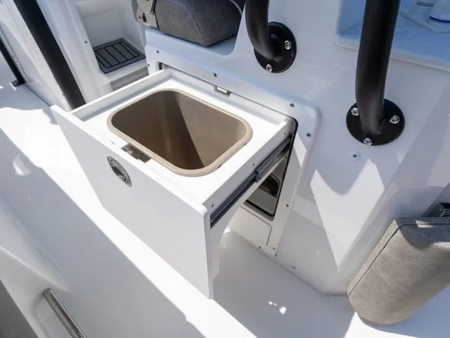 Slide: The Image of Sea Hunt Ultra 255SE 2027 - 15