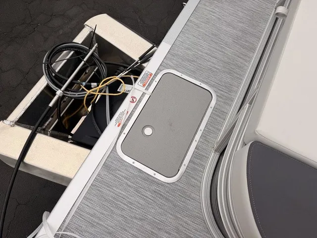 Slide: The Image of Bennington S-One Swingback 22 S1SB Pontoon 2027 - 31
