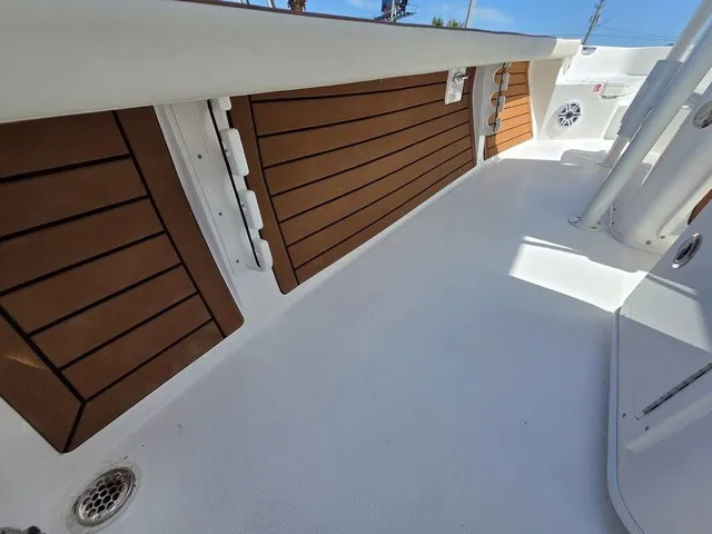 Slide: The Image of Pathfinder 2400 Hybrid 2027 - 20